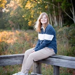 Instructor Maggie W. profile Card Image